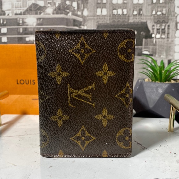 Authentic Louis Vuitton Monogram Card Holder - Picture 1 of 12